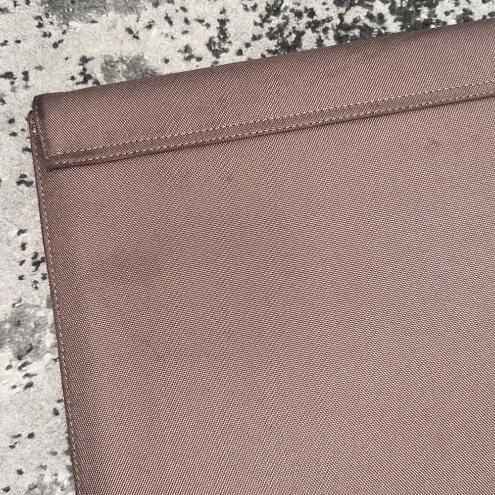 Herschel 15 in soft laptop sleeve in light pink rose